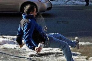 Cariati Law Toronto, Ontario Injury Lawyers Personal Injury Slip and Fall Man slipping on ice