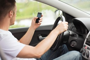 distracted driving ontario, toronto car accident lawyers, distracted driving accident law firm toronto